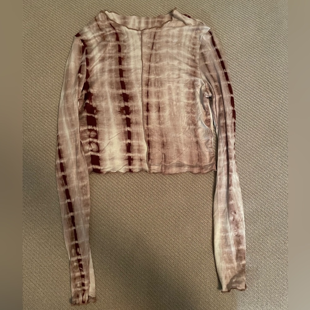 Brow tie dye long sleeve high neck line top. Very soft stretchy material.